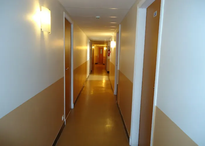 Des Voyageurs Мийо