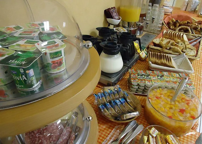 Отель Des Voyageurs Мийо