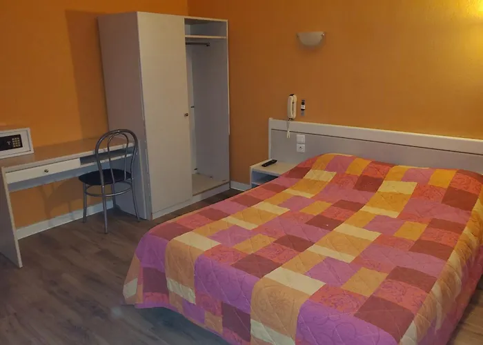 Hotel Des Voyageurs Millau